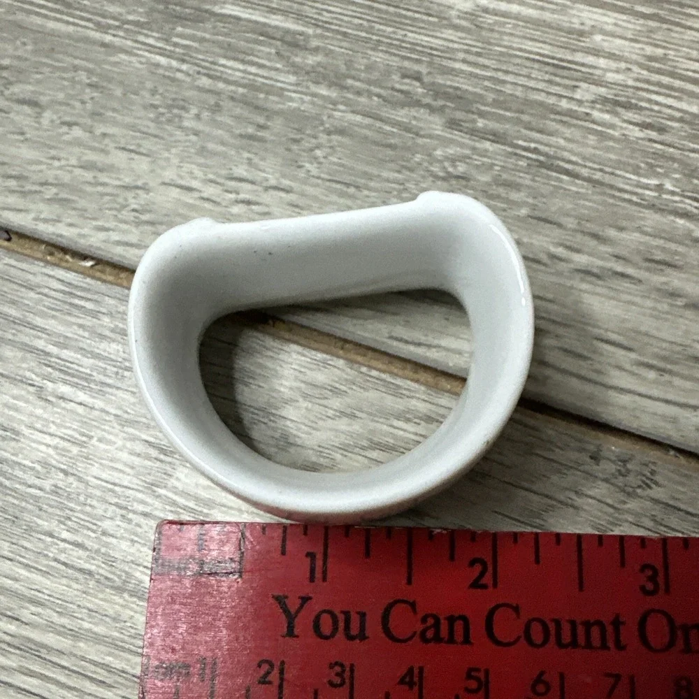 Precious Moments Napkin Rings Set of 4 White Excellent Christmas 1987 211974